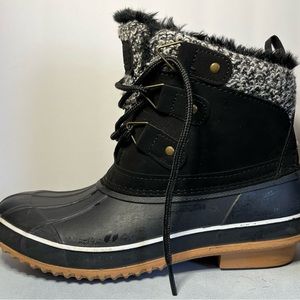 Womens Khombu snow boots. EUC small scuffs on side ( as seen in picture).